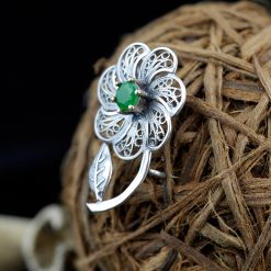 Brosa din argint, cu smarald Produs