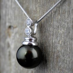 Set de cercei si pandantiv din argint, cu perla neagra Produs