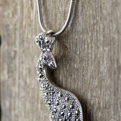 Pandantiv paun din argint, cu marcasite si onix Produs