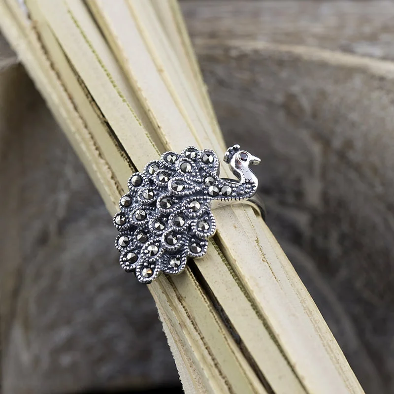 Inel din argint, cu marcasite. 3 Inel din argint, cu marcasite.