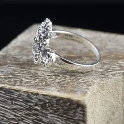Inel din argint, cu marcasite. 9 Inel din argint, cu marcasite. Produs