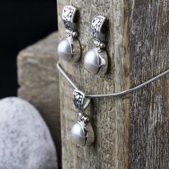 Set de cercei si pandantiv din argint, cu perle Produs