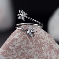 Inel din argint, cu cristale Produs