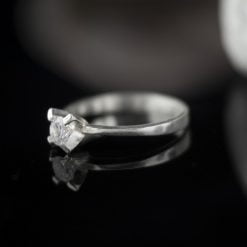 Inel din argint, cu cristal zircon Produs