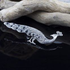 Brosa din argint cu marcasite si onix Produs