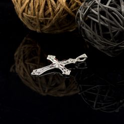 Cruce din argint cu granat si marcasite Produs