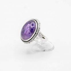 Inel din argint cu ametist cabușon, oval