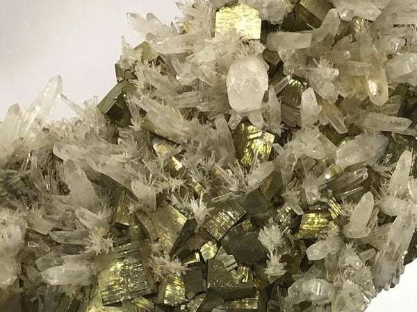 Expoziție de minerale din România Articol