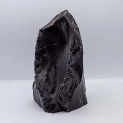 Rocă brută obsidian