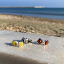 Cercei din argint și chihlimbar pătrați cu tijă