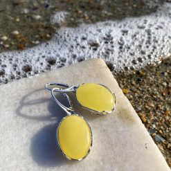 Cercei din argint și chihlimbar în formă ovală galbeni