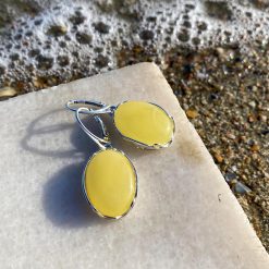 Cercei din argint și chihlimbar în formă ovală galbeni