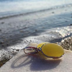 Cercei din argint și chihlimbar în formă ovală galbeni