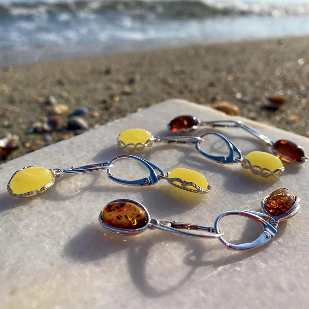 Cercei din argint și chihlimbar în formă ovală