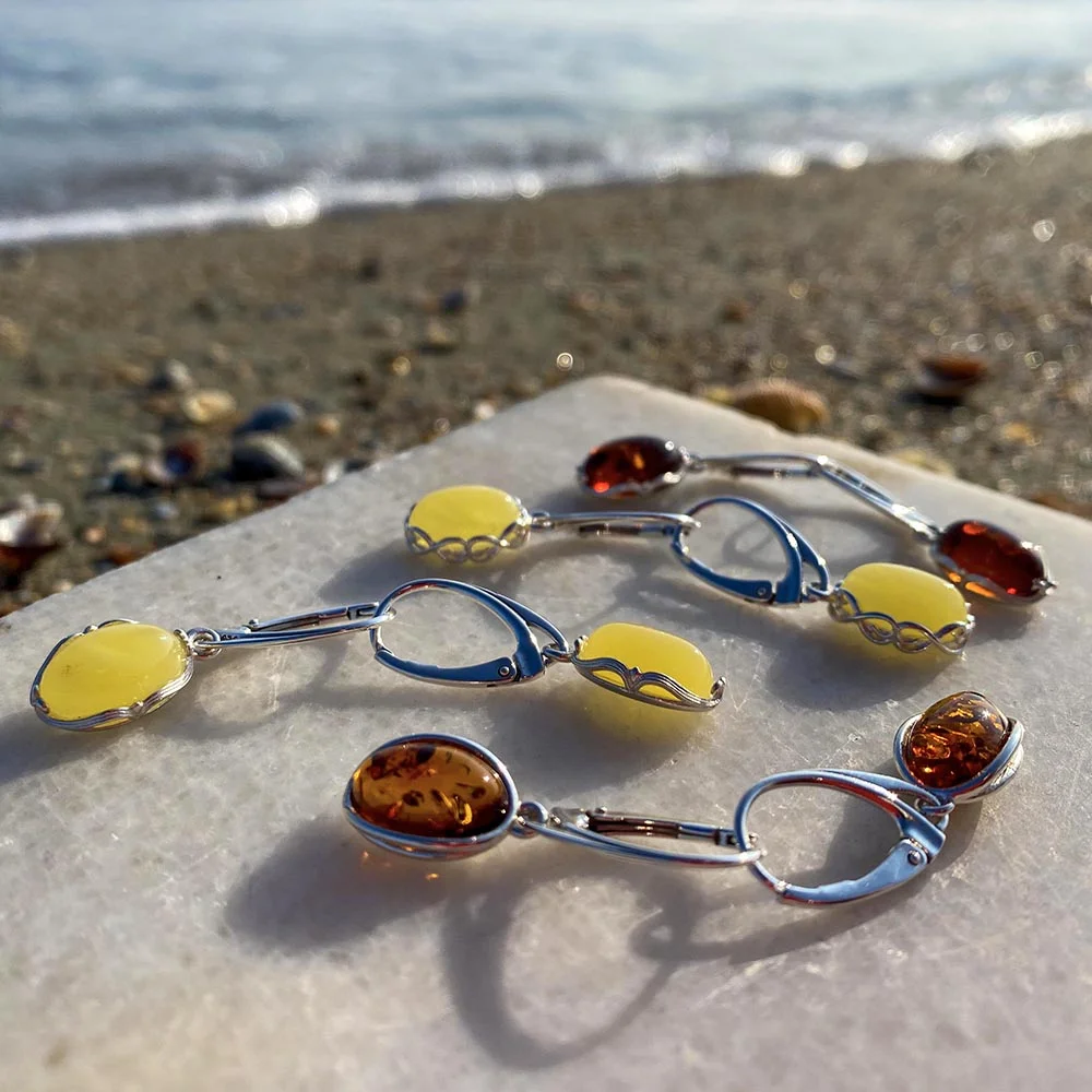 Cercei din argint și chihlimbar în formă ovală