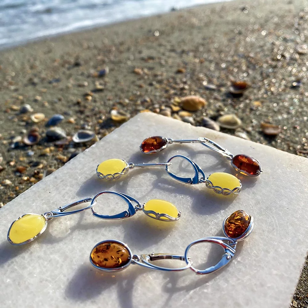 Cercei din argint și chihlimbar în formă ovală