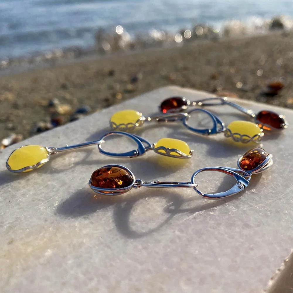 Cercei din argint și chihlimbar în formă ovală