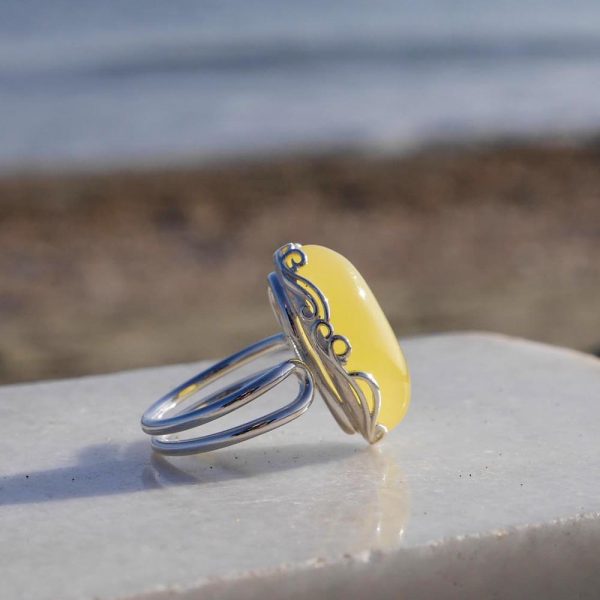 Inel din argint reglabil cu chihlimbar și piatra ovală